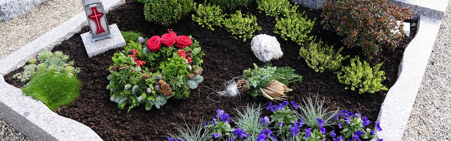 Symbolfoto Blumen Bremkens - Grabbeplanzung - Grabfloristik