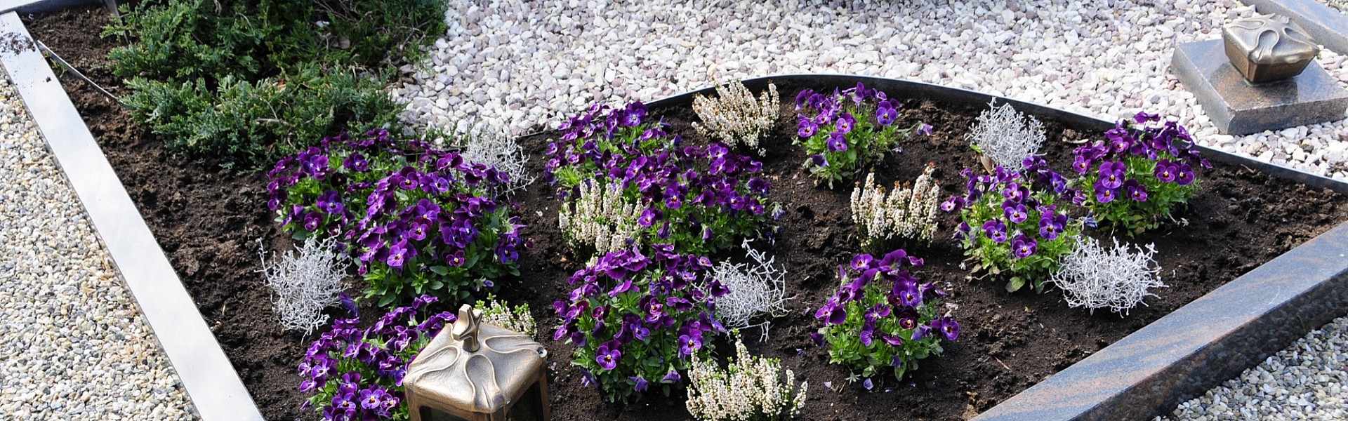 Symbolfoto Blumen Bremkens - Grabbeplanzung - Grabfloristik