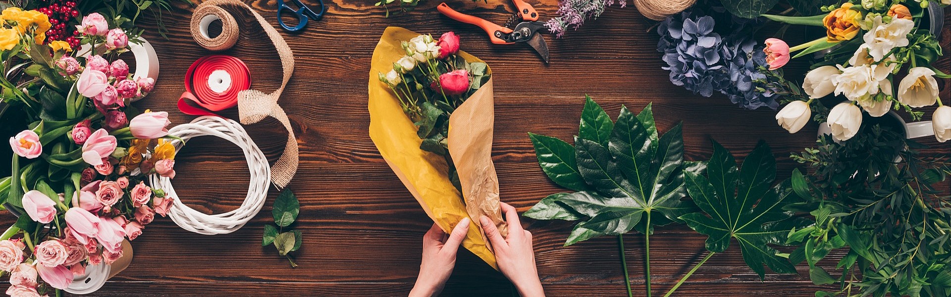 Symbolfoto Blumen Bremkens - Blumen - Hochszeitssträuße - Pflanzen - Trauerfloristik